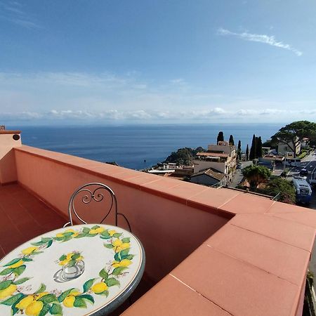 Hotel "La Pensione Svizzera" Taormina Exterior photo
