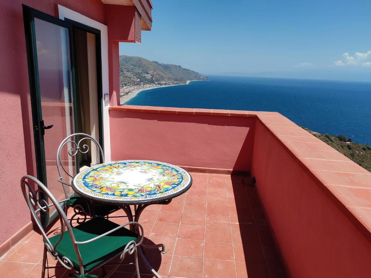 Hotel "La Pensione Svizzera" Taormina Exterior photo