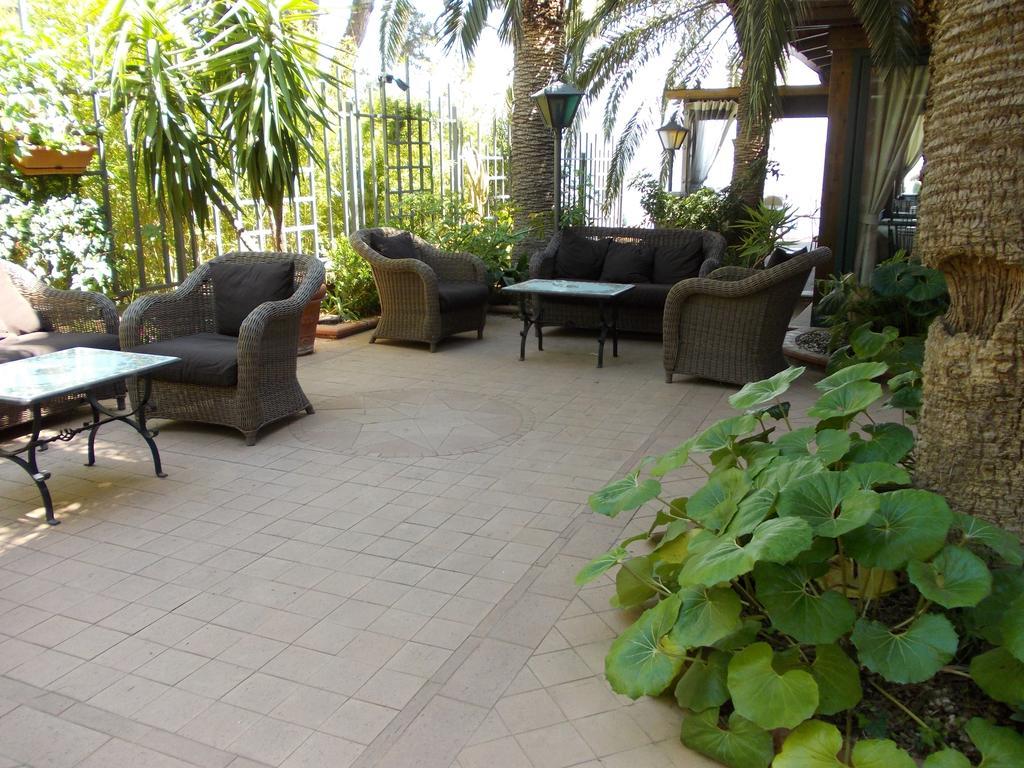 Hotel "La Pensione Svizzera" Taormina Exterior photo