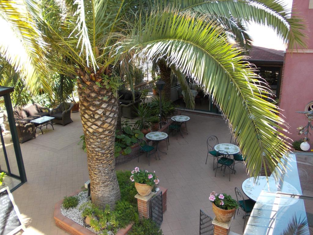 Hotel "La Pensione Svizzera" Taormina Exterior photo