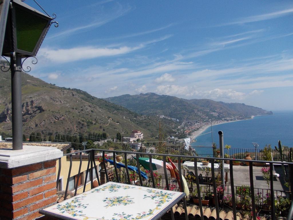 Hotel "La Pensione Svizzera" Taormina Exterior photo