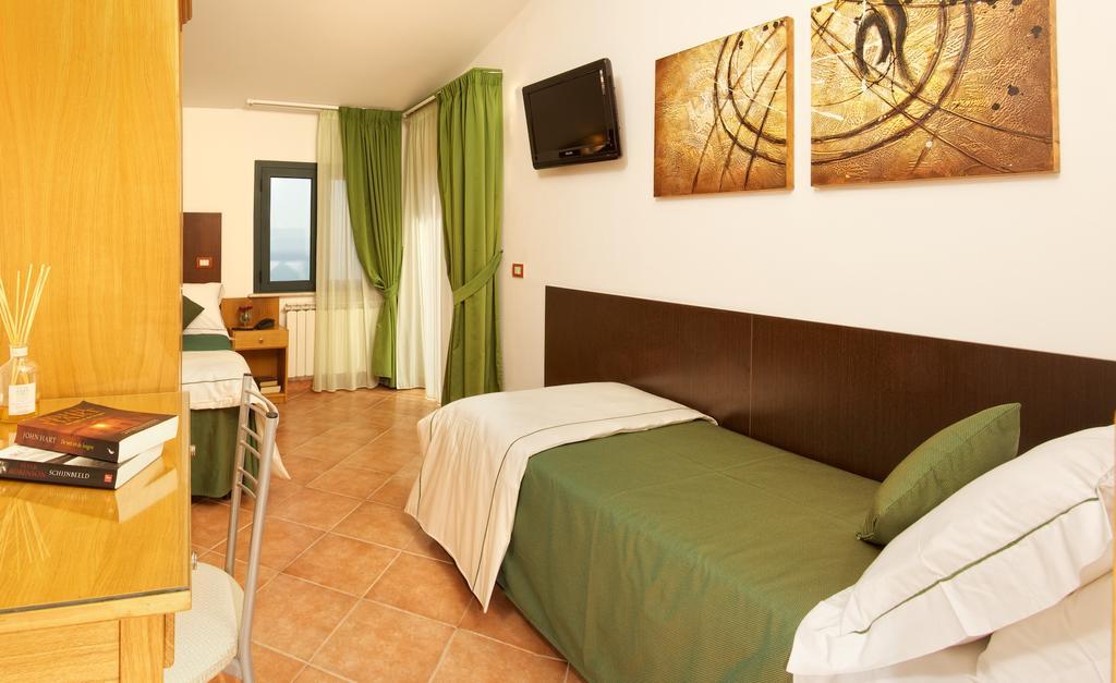 Hotel "La Pensione Svizzera" Taormina Exterior photo