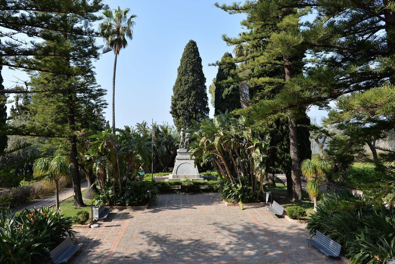 Hotel "La Pensione Svizzera" Taormina Exterior photo