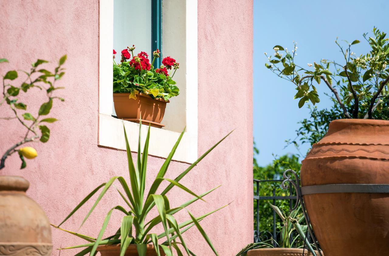 Hotel "La Pensione Svizzera" Taormina Exterior photo